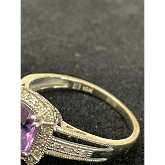 Women's 10K Gold Ring Amethyst Ring Size 7 GUC - Picture 3 of 9